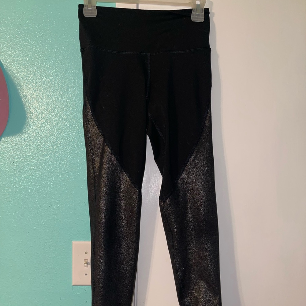 Skinny leggings sparkly at bottom fits to shape